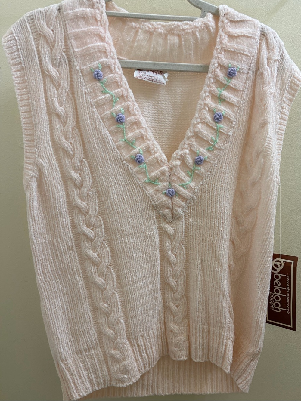 NWT VINTAGE 80s Embroidered Cable Knit V-Neck Sweater Vest - baby pink